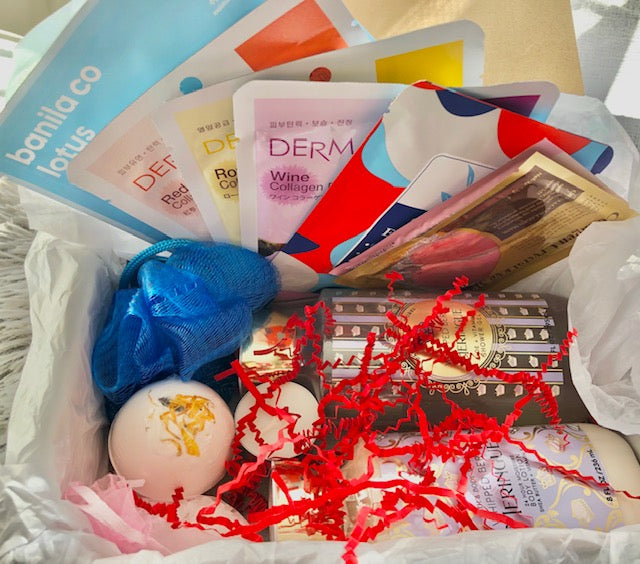 Bath & Body Works K Beauty Gift Set Korean Beauty Facial Masks Lip and Eye Mask Bath Salt Bath Bomb Sponge Tea Candle