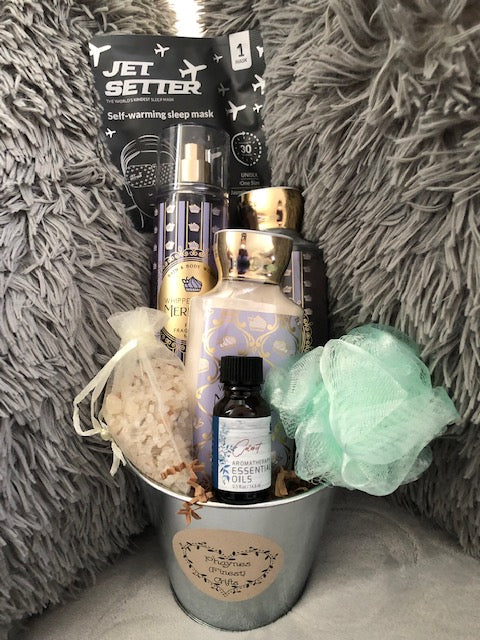 Bath and Body Works Me Time Gift Set -Heart of Gold / Whipped Berry Meringue **Limited Time-FREE GIFT**