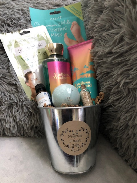 Bath and Body Works Endless Weekend Gift Set Body Cream Shower Gel Face Mask Foot Mask **Limited Time-FREE GIFT**