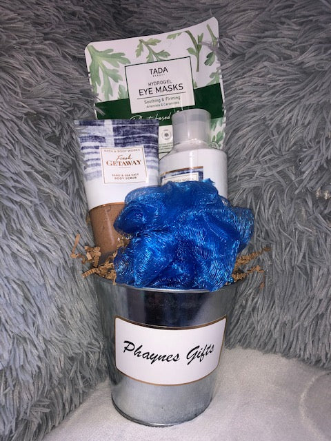 Bath and Body Works Fresh Getaway Lotion & Body Scrub 5-piece Gift Set Eye Mask Body Scrub body Lotion**Limited Time-FREE GIFT**