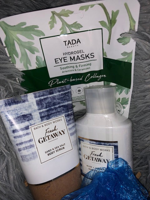 Bath and Body Works Fresh Getaway Lotion & Body Scrub 5-piece Gift Set Eye Mask Body Scrub body Lotion**Limited Time-FREE GIFT**