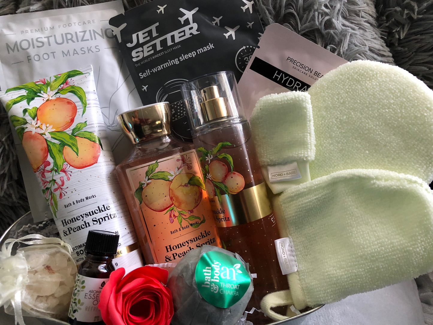 Bath and Body Works Gift Set Honeysuckle & Peach Spritz Self Warming Mask Lip Mask Foot Mask ***Limited Time Offer- FREE Gift***