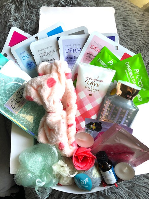 Tipp’s Mystery Box Bath & Body Works Lotion/Cream Shower Gel Korean Sheet Masks Lip Mask Spa Headband Bath Bomb Bath Salt Essential Oil Mesh Sponge Self Warming Eye Mask Korean Beauty Large Box