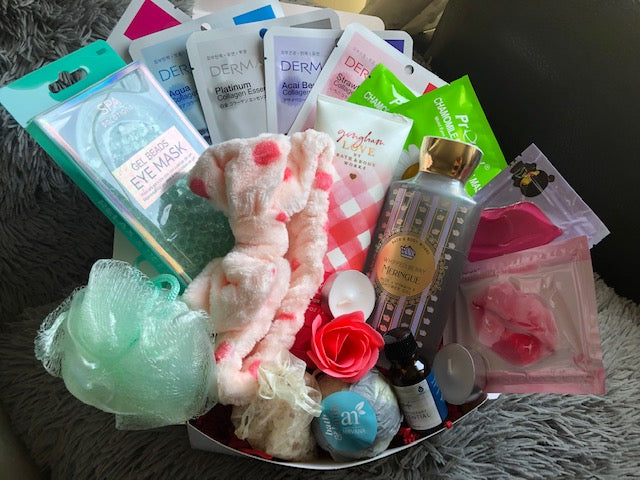 Tipp’s Mystery Box Bath & Body Works Lotion/Cream Shower Gel Korean Sheet Masks Lip Mask Spa Headband Bath Bomb Bath Salt Essential Oil Mesh Sponge Self Warming Eye Mask Korean Beauty Large Box