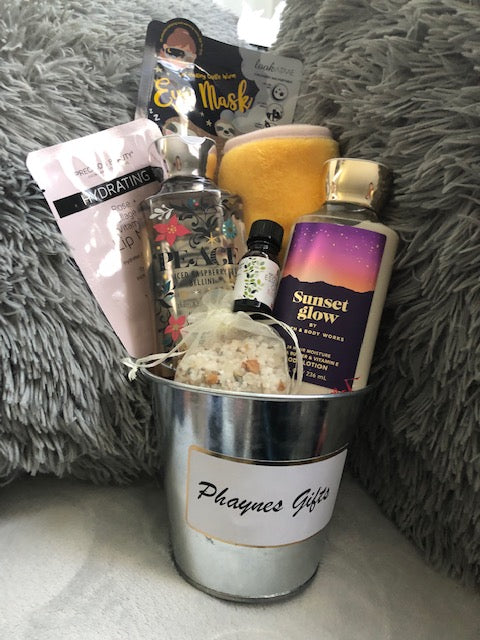 Bath and Body Works Iced Raspberry Bellini Gift Set Shower Gel Body Lotion Hair Turban Self Warming Eye Mask Lip Mask Essential Oil